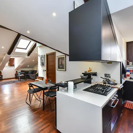 Modern Piazza Statuto Porta Susa Fs * Turijn