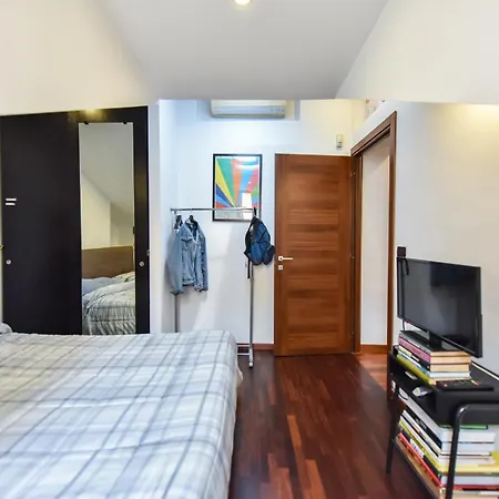 Modern Piazza Statuto Porta Susa Fs * トリノ